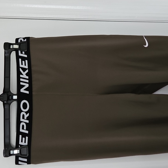 Nike Pants - NIKE PRO Dri-Fit Woman's Tight Fitting Pants Khaki Green Size M